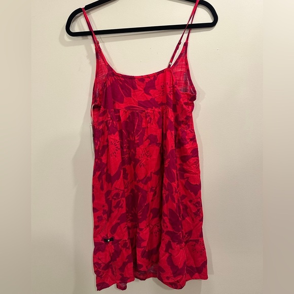Hurley pink magenta floral flowy mini dress, NWT Medium, beach adjustable straps - Picture 2 of 6